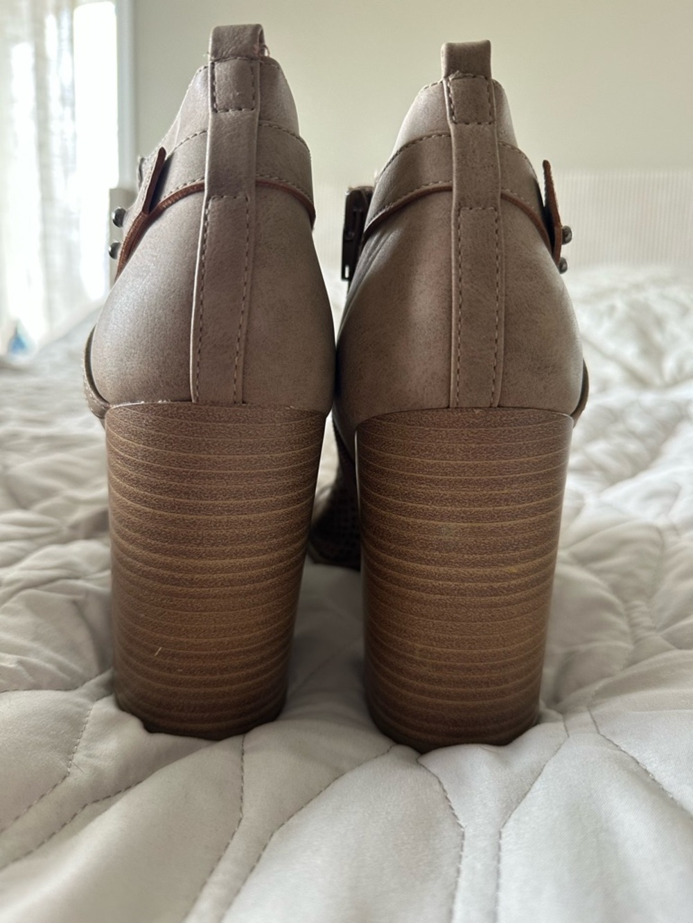 ๐ฅ2/$15 Like New Nude Taupe Tan Laser Cut Perforated Peep Toe Ankle Booties Chic - Picture 7 of 7